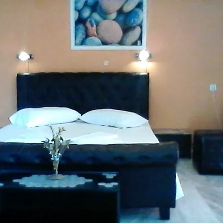 Noula Studio Apartahotel *